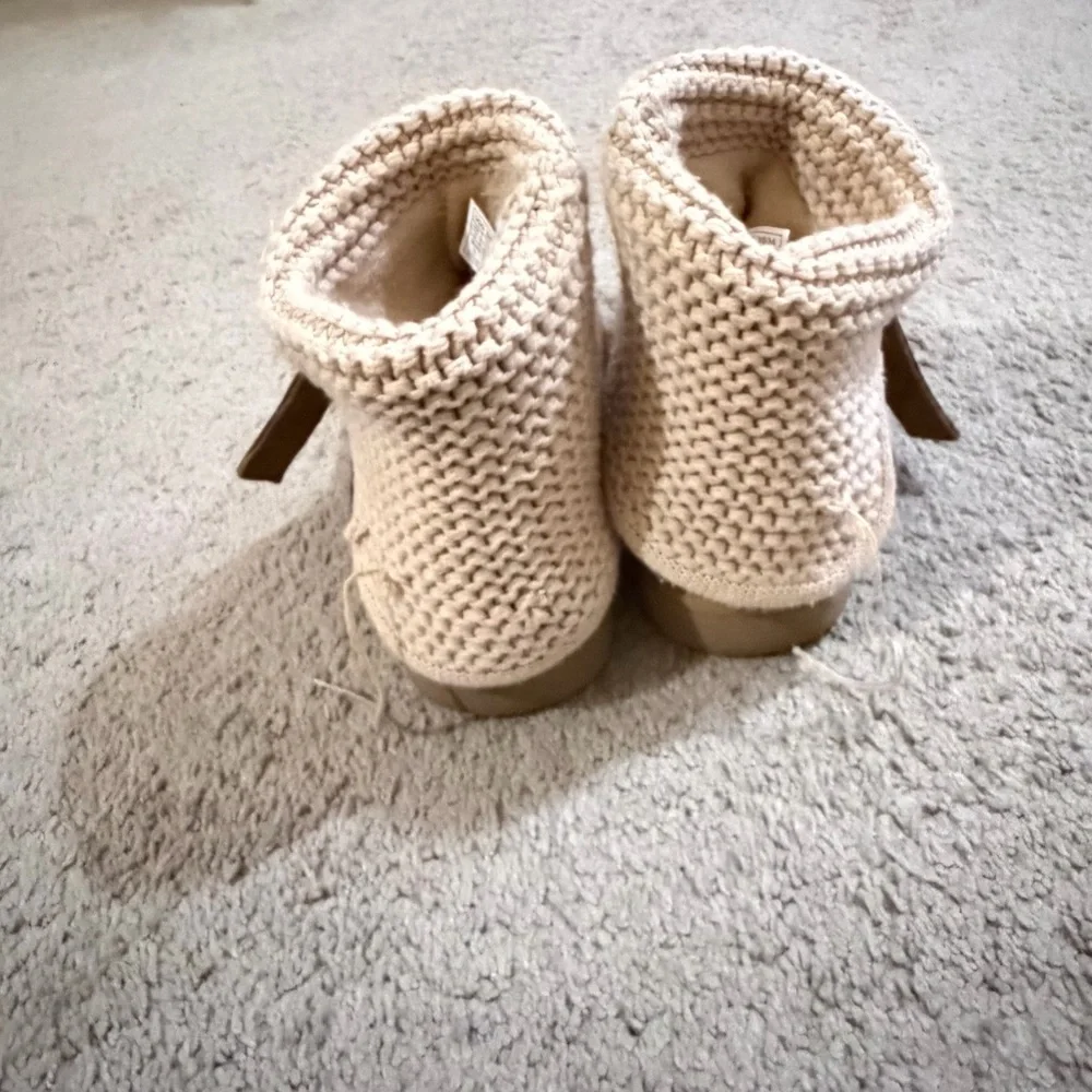 UGG Shaina Size 6 - Picture 14 of 16